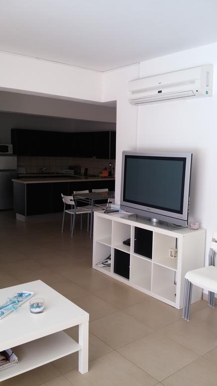 Palms Resort Apartments Alethriko Habitación foto
